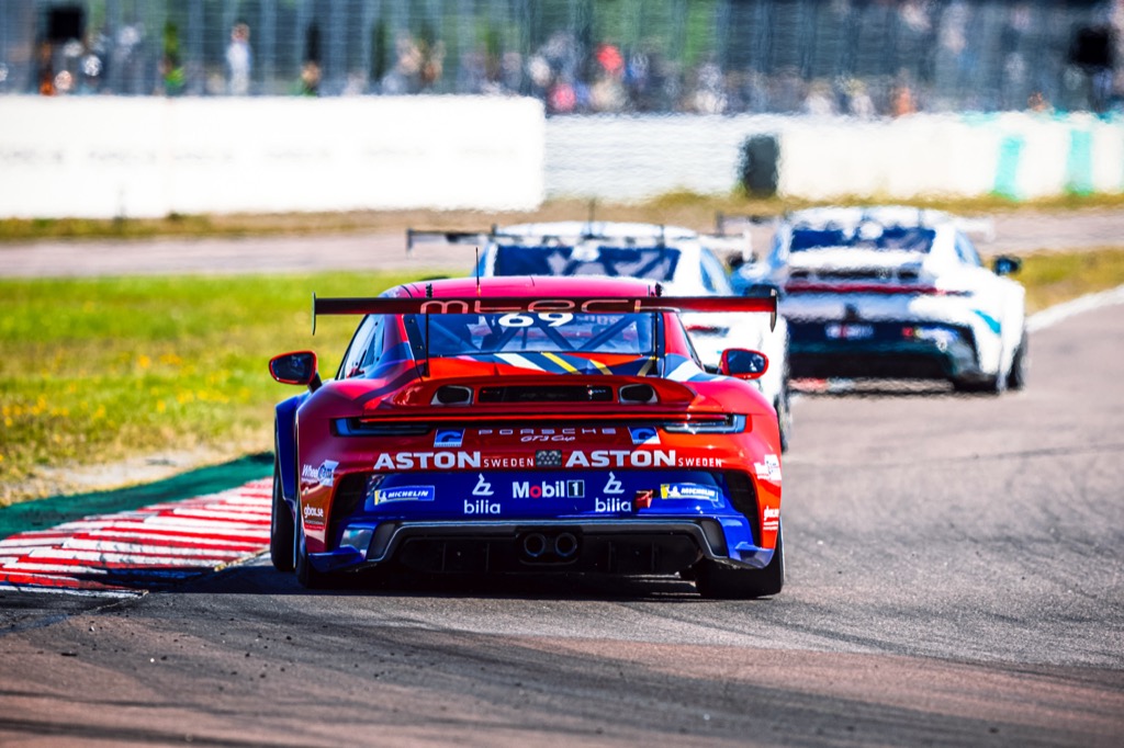 Stolthed og skuffelse for Gustav Krogh på Gelleråsen.
(Foto: Porsche Carrera Cup Scandinavia)